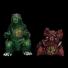 Load image into Gallery viewer, 2 1/2” Godzilla Jr. &amp;1 1/2” Destroyah JAPAN KAIJU ATTACK ‘26 Oneup